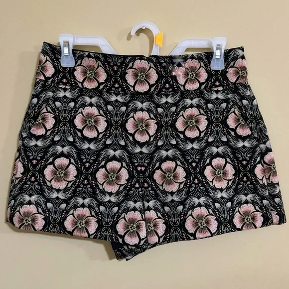 Alice + Olivia NWOT Donald High Rise Shorts in Black/Peach Promise Floral Size 6 - Picture 6 of 16